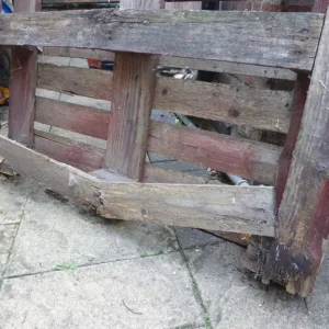 Large Wooden Pallet 100 x 120 x 16cm - Image 4