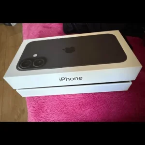 iPhone 16 - Image 3