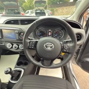 Toyota Yaris 1.5 VVT-i Icon Tech 5-door - Image 3