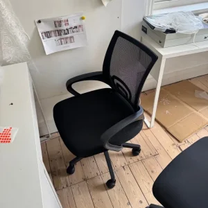 9 office desk chairs available - Image 3