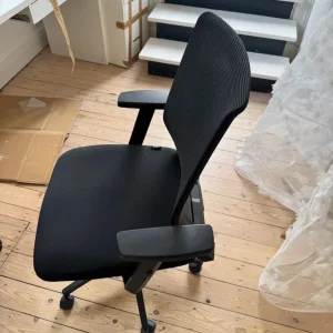 9 office desk chairs available - Image 4
