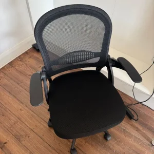 9 office desk chairs available - Image 6