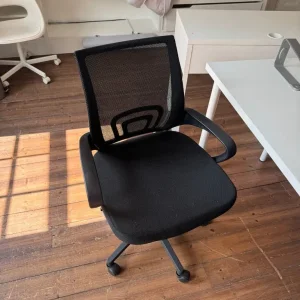 9 office desk chairs available - Image 7