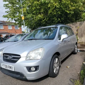 2008 Kia Carens MPV Manual - Image 2