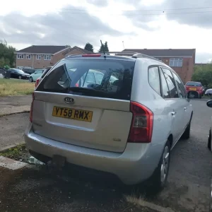 2008 Kia Carens MPV Manual - Image 7