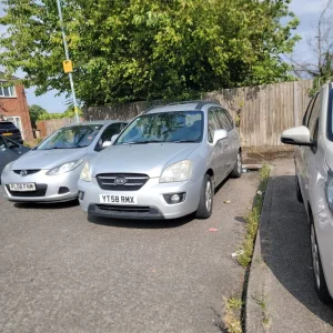 2008 Kia Carens MPV Manual - Image 8