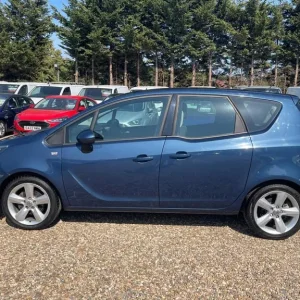 2015 Vauxhall Meriva 1.4i Exclusiv Euro 6 5dr MPV Petrol Manual - Image 2