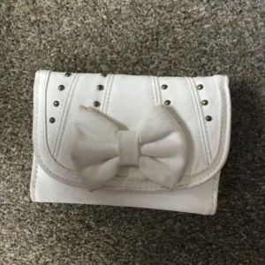 Faux leather magnetic fastening purse