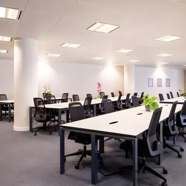 Furnished office spaces for 3 to 50 desks