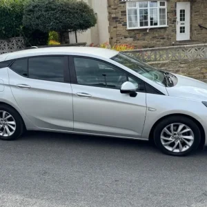 2020 Vauxhall Astra hatchback manual - Image 2