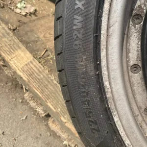 225/40ZR18 Tyres x 4 (as new) + Wheels - Image 7