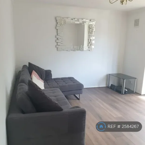 2 bedroom flat with new beds and furniture