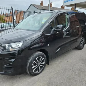 2019 Citroen Berlingo 1000 Driver M Blue HDi S/S with Sat-nav Black Panel Van Diesel Manual - Image 3