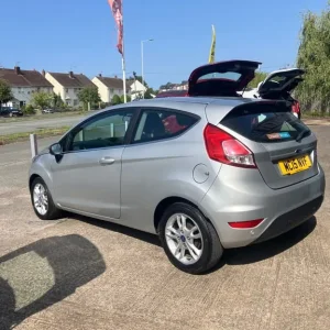 2015 Ford Fiesta 1.25 Zetec 3-door hatchback manual - Image 7