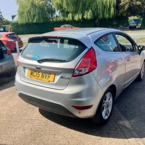 2015 Ford Fiesta 1.25 Zetec 3-door hatchback manual - Image 8