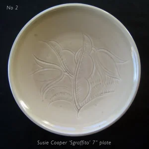 Susie Cooper Sgraffito plates and bowl - Image 3