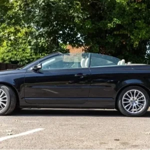 2006 Volvo C70 Convertible - Image 2