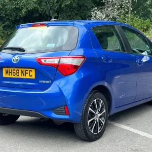 2019 Toyota Yaris 1.5 VVT-h Icon Tech E-CVT Hybrid Hatchback - Image 3