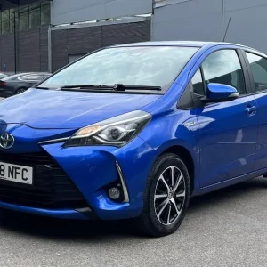 2019 Toyota Yaris 1.5 VVT-h Icon Tech E-CVT Hybrid Hatchback - Image 4