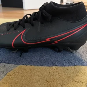 Nike size 6 UK - Image 5