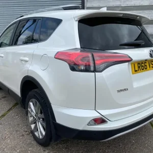 2017 Toyota RAV4 Excel 2.0 TDi with front end damage – starts and drives, alloy wheels, sat nav, climate control - Image 4
