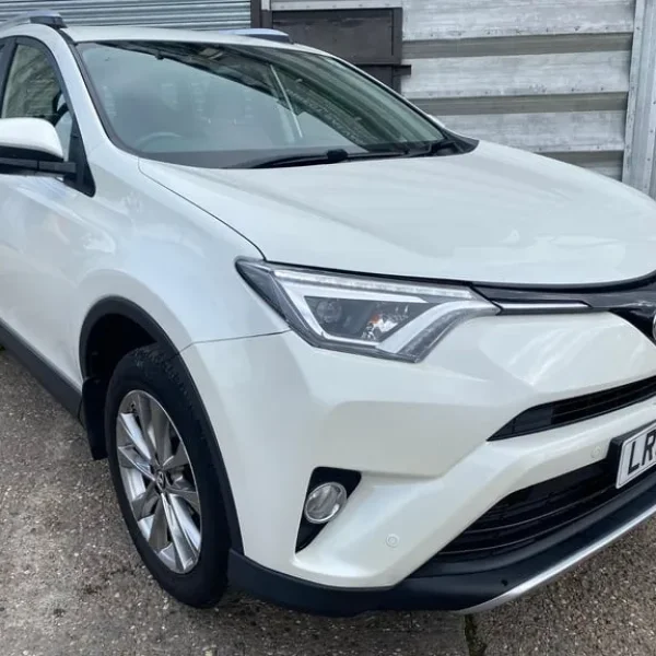 2017 Toyota RAV4 Excel 2.0 TDi with front end damage – starts and drives, alloy wheels, sat nav, climate control