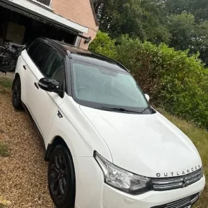 2015 Mitsubishi Outlander GX4h PHEV White and Black - Image 3