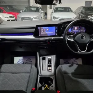 2020 Volkswagen Golf 1.0 eTSI MHEV Life DSG Euro 6 5-door Estate - Image 5