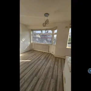 2 bedroom semi-detached house with garden and driveway - Image 3