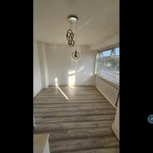 2 bedroom semi-detached house with garden and driveway - Image 4