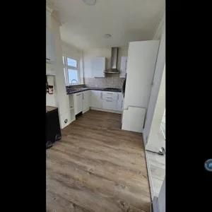 2 bedroom semi-detached house with garden and driveway - Image 5
