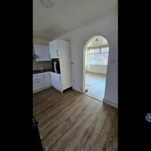 2 bedroom semi-detached house with garden and driveway - Image 6