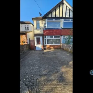 2 bedroom semi-detached house with garden and driveway