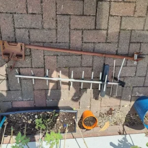 TV rooftop aerial and bracket pole roof - Image 3