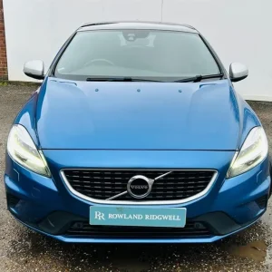 2019 Volvo V40 D3 R-Design Hatchback - Image 8