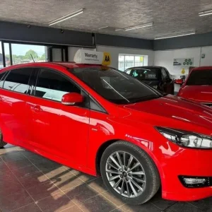 2017 Ford Focus 1.0T EcoBoost ST-Line Hatchback - Image 2