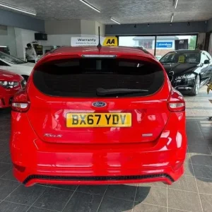 2017 Ford Focus 1.0T EcoBoost ST-Line Hatchback - Image 4