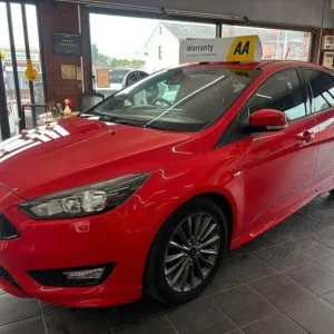 2017 Ford Focus 1.0T EcoBoost ST-Line Hatchback - Image 6