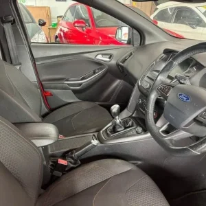 2017 Ford Focus 1.0T EcoBoost ST-Line Hatchback - Image 8