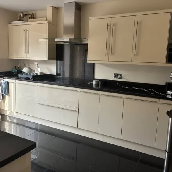Complete kitchen with granite worktops and Siemens appliances