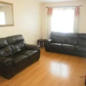 2 Bed House in Fenman Gardens, Mere, Wiltshire - Image 5