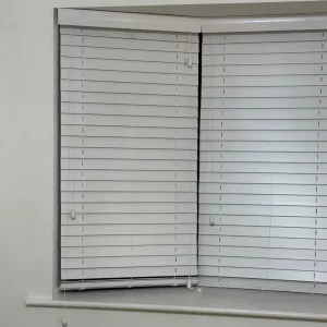X2 White Blinds 59cm x 120cm x 5cm - Image 2