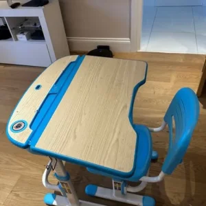 Kids desk and chair - Image 2