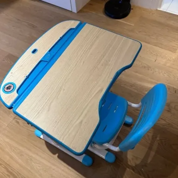 Kids desk and chair