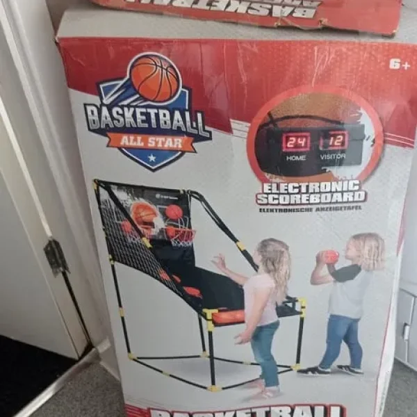 Basketball game with batteries