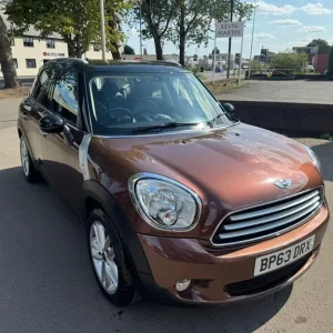 2014 MINI Countryman 2.0L Cooper D Auto SUV 5dr Diesel Automatic Euro 5 (110 bhp) - Image 2