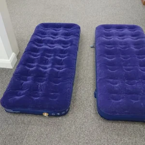Camping two single air beds that zip together - Image 2
