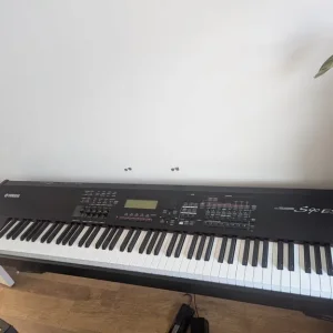 Yamaha S90 ES 88-Key Weighted Synthesizer and Stage Piano with Stand and Case