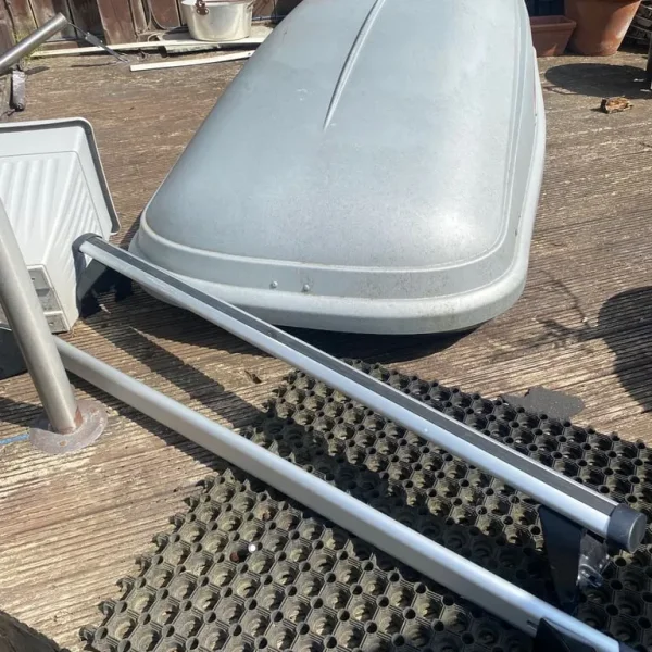 Thule Polar 200 roof box
