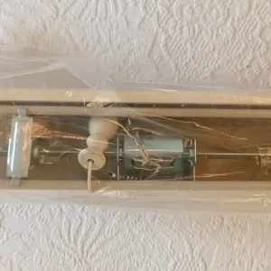 Large Alabaster Cream Wooden Venetian Blind with Pelmet Bracket - Image 4